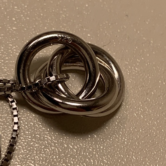 Silver Necklace with Interlocking Design - Picture 4 of 4